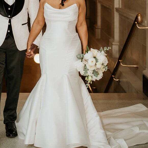 Wedding gown fit and flare size 10 - Picture 3 of 4